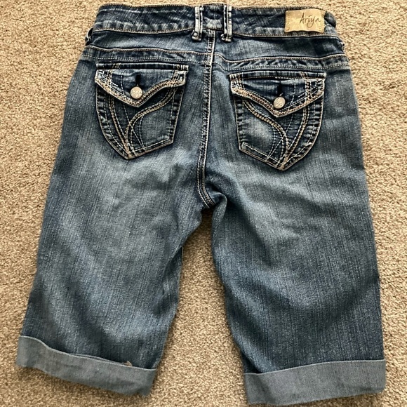Ariya Distressed Long Rolled Up Jean Shorts Juniors Size 5/6 - Picture 3 of 8